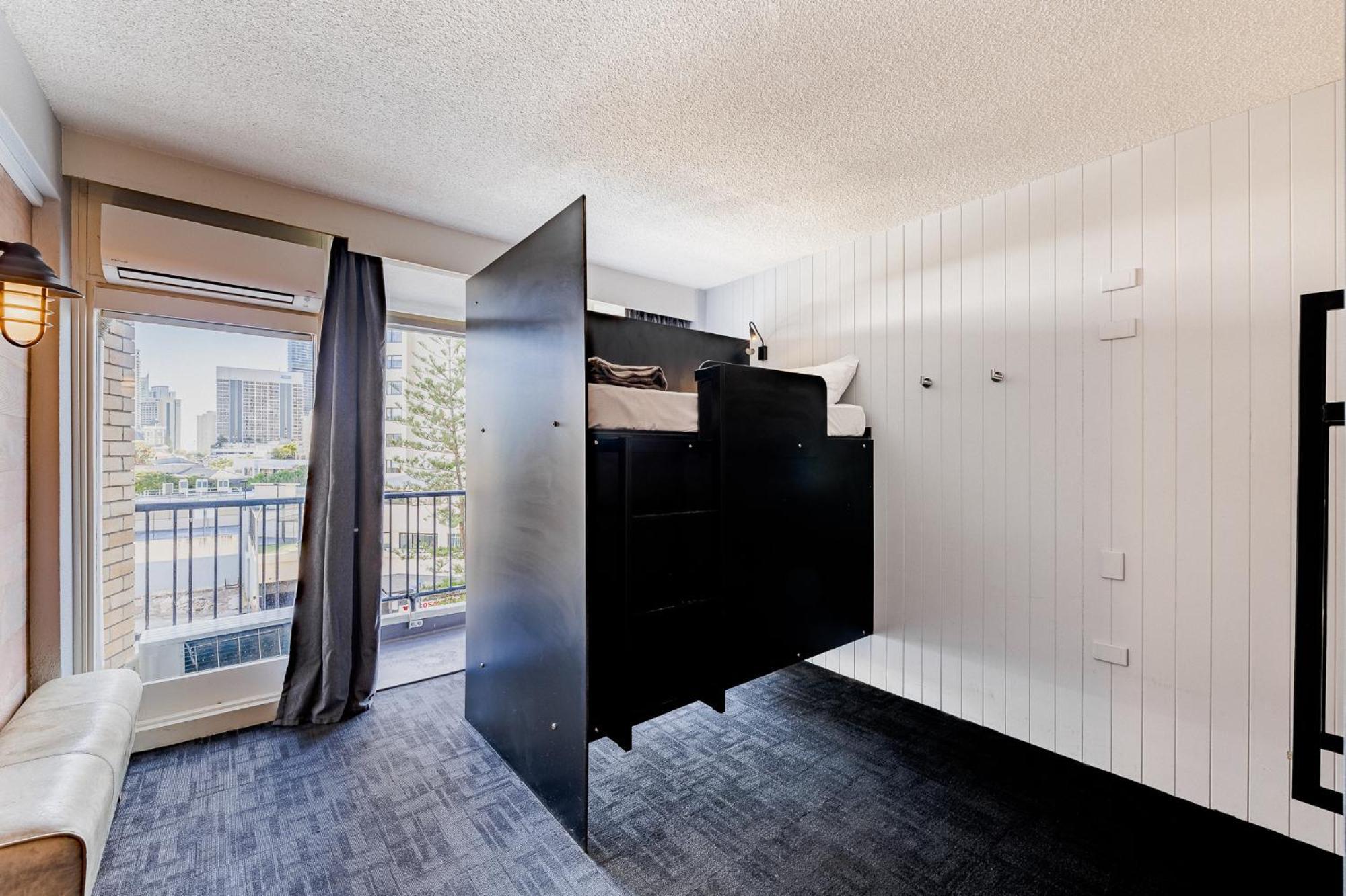 Bunk Surfers Paradise International Backpacker Hostel (Adults Only) Gold Coast Dış mekan fotoğraf
