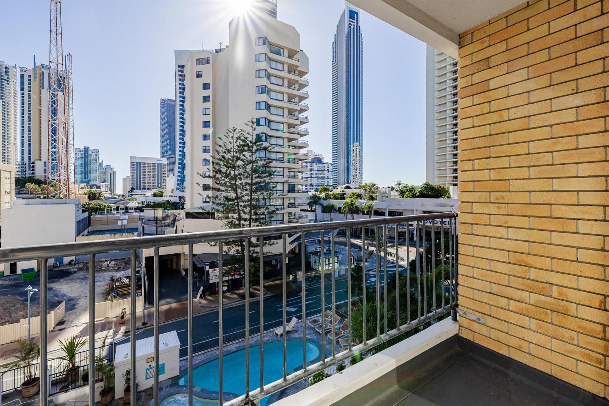 Bunk Surfers Paradise International Backpacker Hostel (Adults Only) Gold Coast Dış mekan fotoğraf