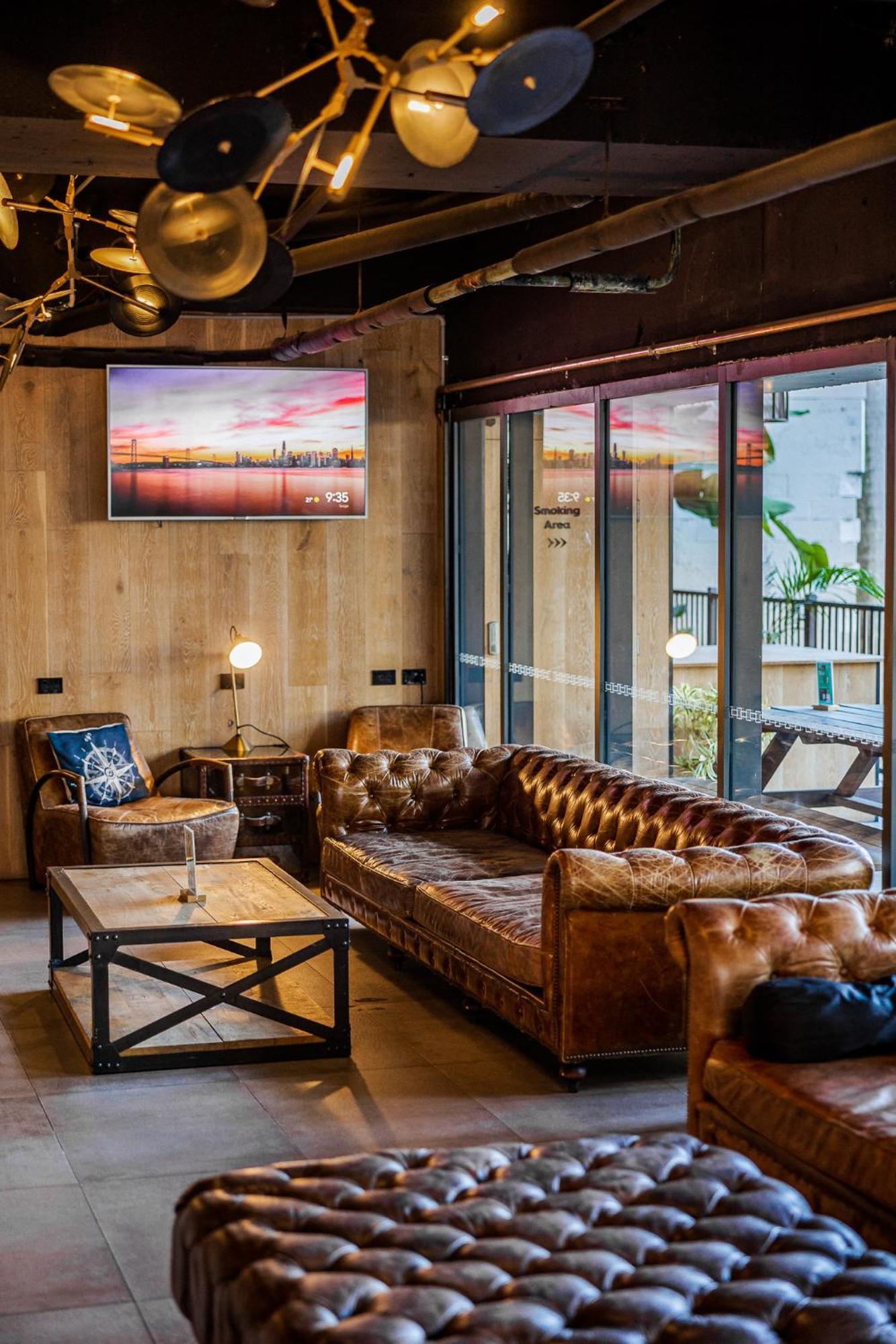 Bunk Surfers Paradise International Backpacker Hostel (Adults Only) Gold Coast Dış mekan fotoğraf