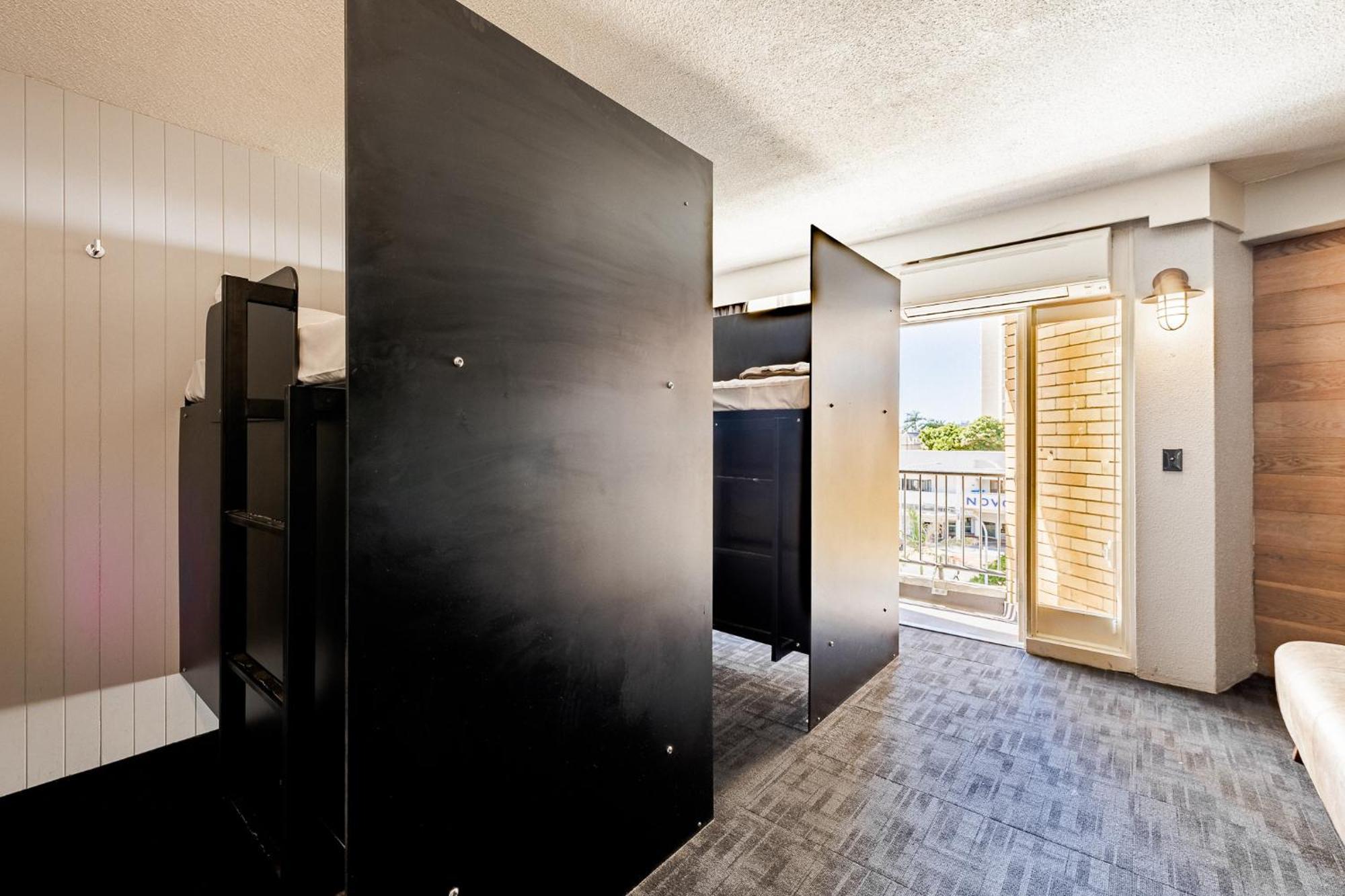 Bunk Surfers Paradise International Backpacker Hostel (Adults Only) Gold Coast Dış mekan fotoğraf