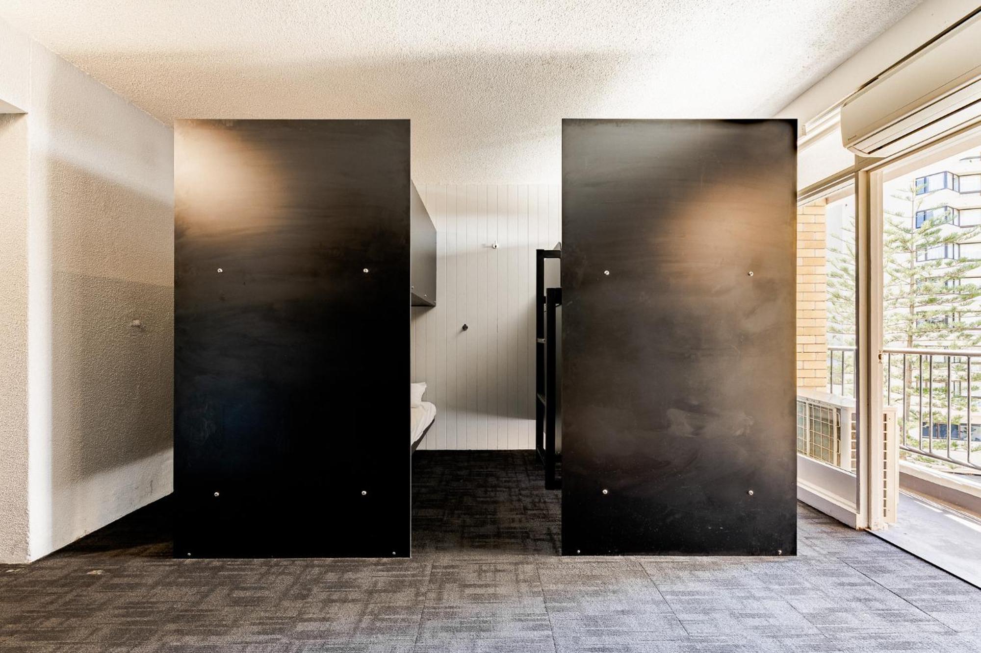 Bunk Surfers Paradise International Backpacker Hostel (Adults Only) Gold Coast Dış mekan fotoğraf