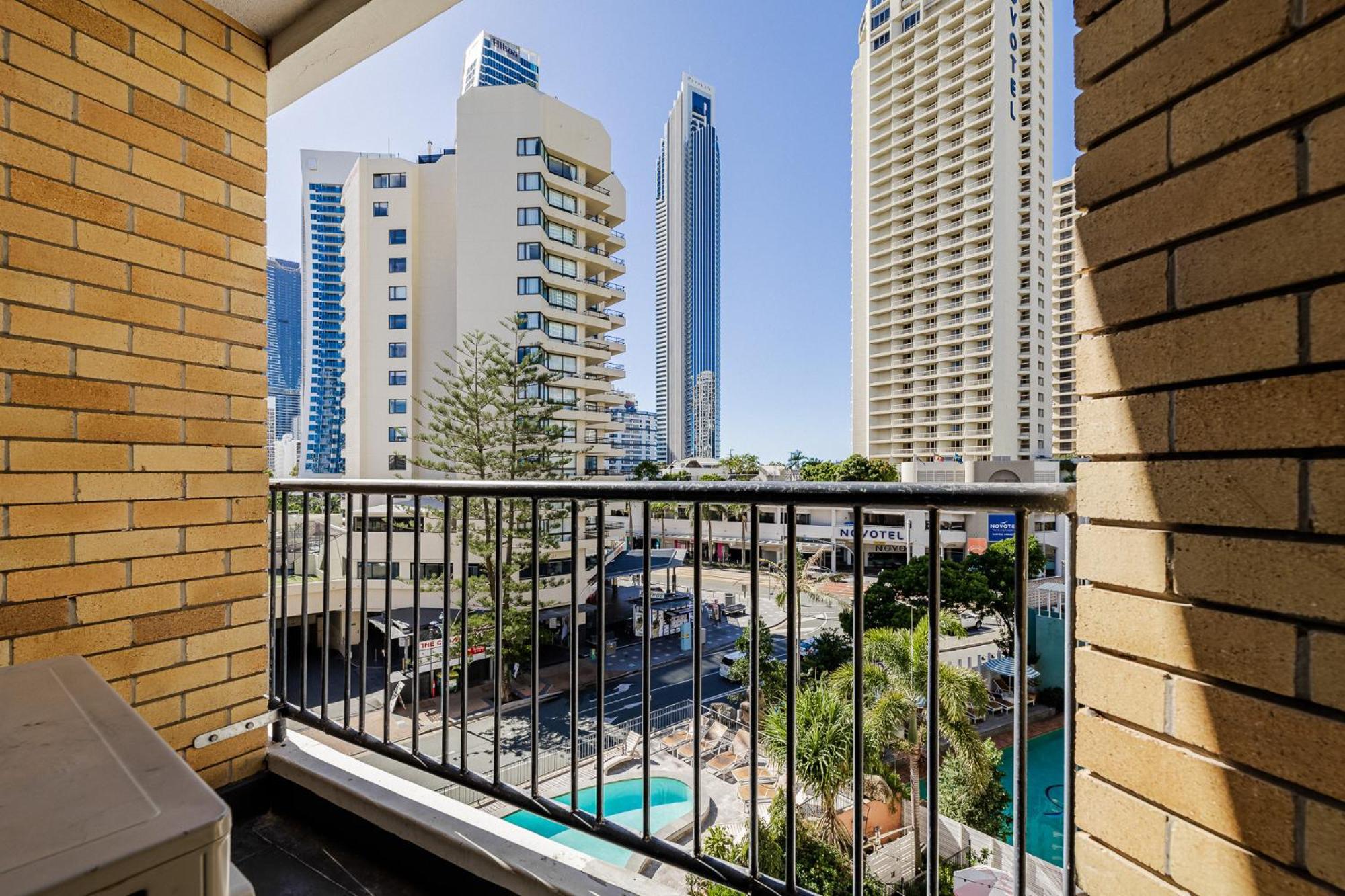 Bunk Surfers Paradise International Backpacker Hostel (Adults Only) Gold Coast Dış mekan fotoğraf