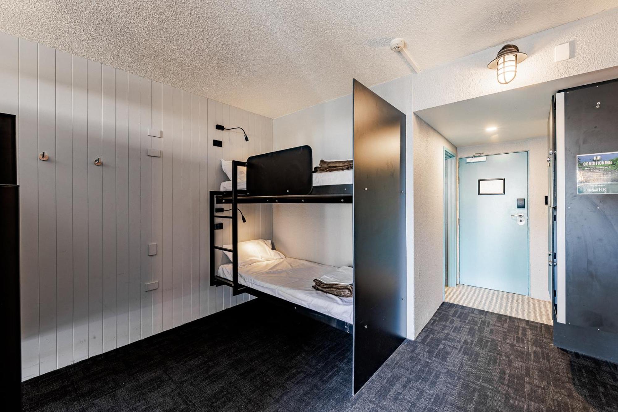 Bunk Surfers Paradise International Backpacker Hostel (Adults Only) Gold Coast Dış mekan fotoğraf